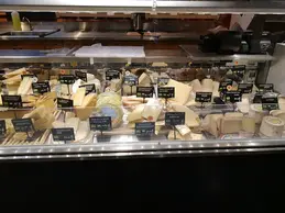 304-biocoop-arbent-oyonnax-magasin-alimentation-bio-fromage-coupe-local-service-traditionnel.webp